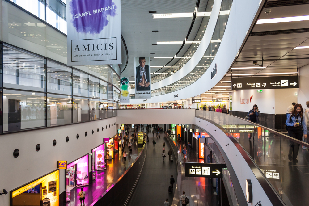 Flughafen Wien Schwechat, Ziel der Taxifahrt von Bratislava nach Wien