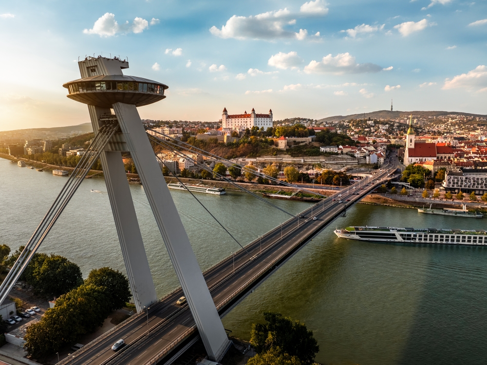 Bratislava z vtáčej perspektívy, odvoz taxíkom z letiska Schwechat do Bratislavy