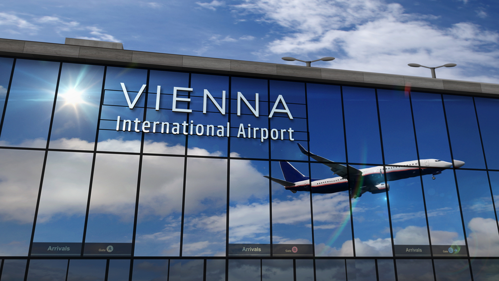 Landendes Flugzeug in Wien, Ausgangspunkt für das Taxi von Wien nach Bratislava